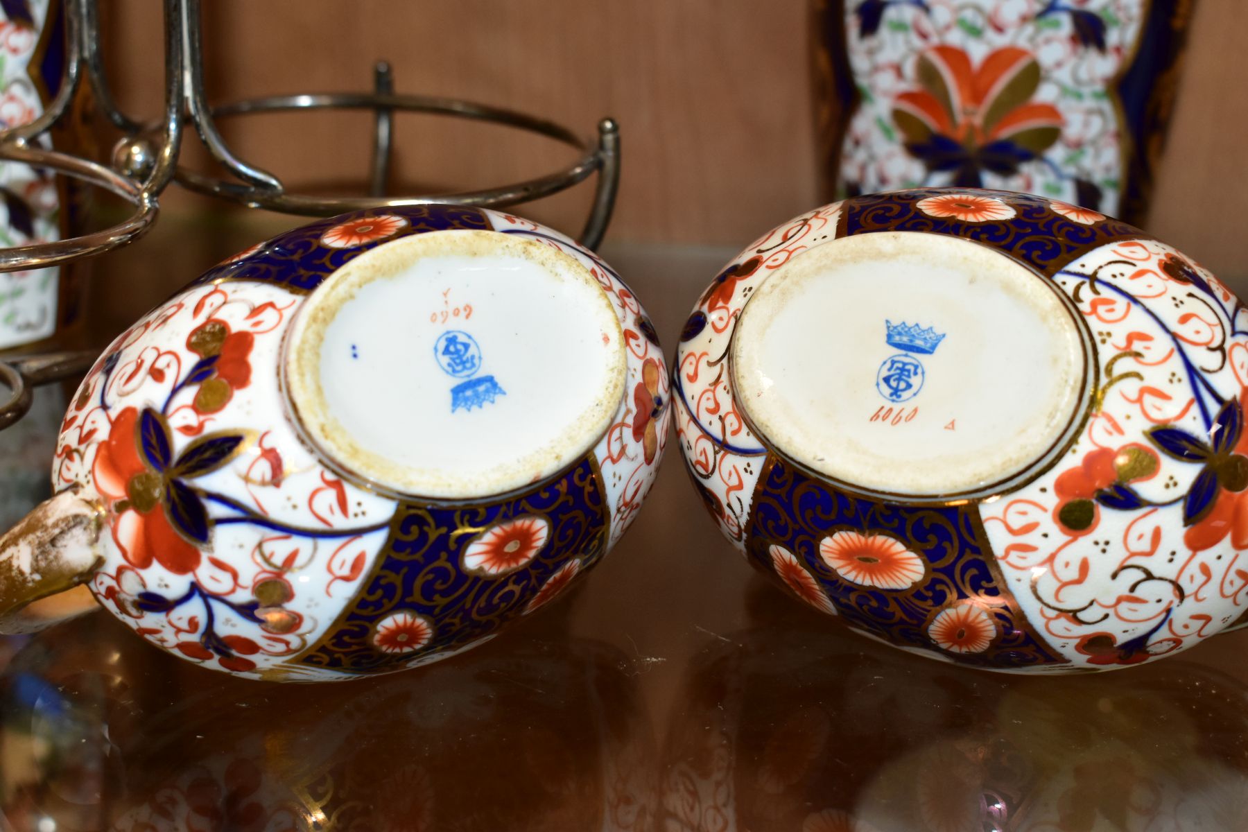 A GROUP OF 19TH CENTURY BRITISH AND CONTINENTAL CERAMICS, including a pair of Davenport Imari - Image 14 of 23