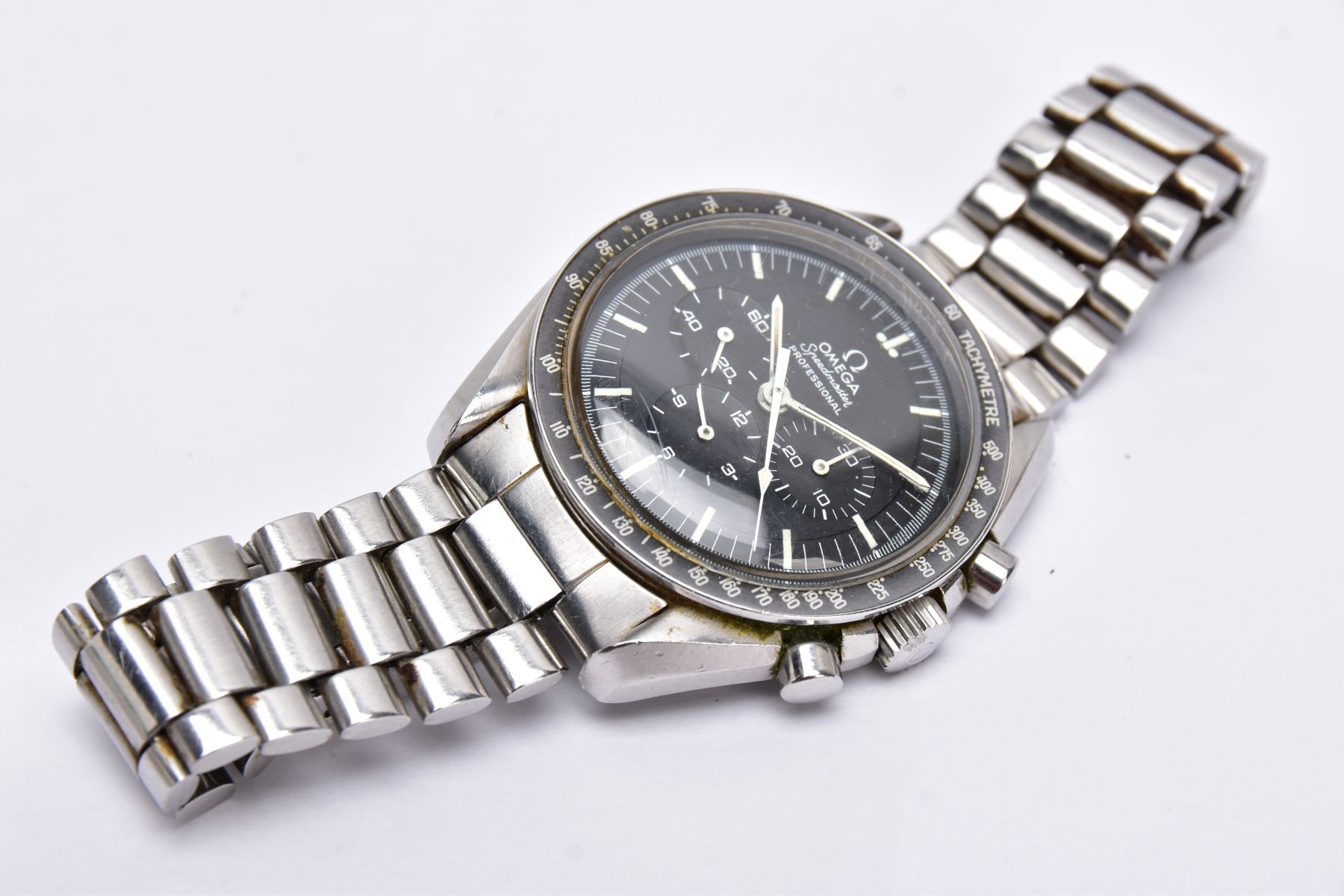 AN OMEGA SPEEDMASTER PROFESSIONAL MOONWATCH black dial with luminescent baton markers, black - Image 8 of 14
