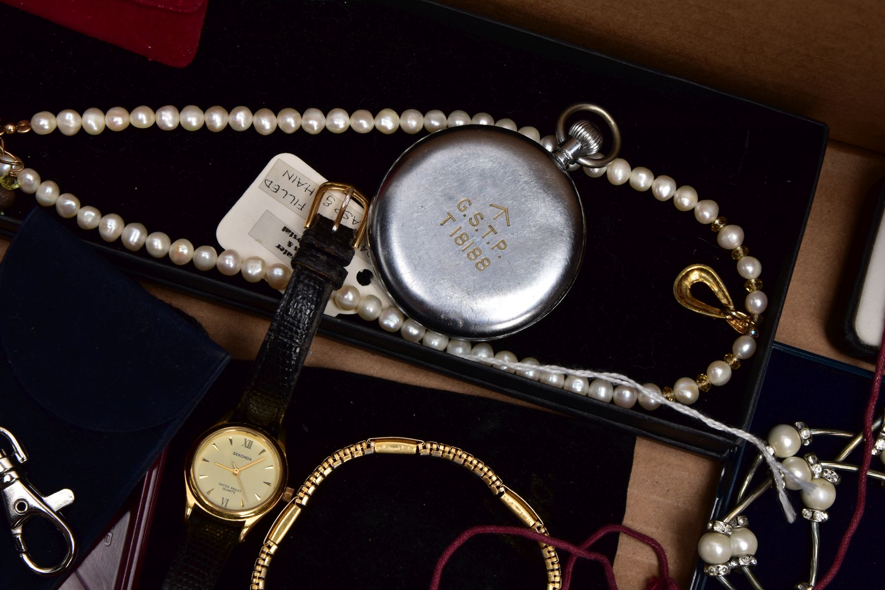 A BOX OF ASSORTED ITEMS, to include various costume jewellery pieces such as yellow and white - Image 10 of 11