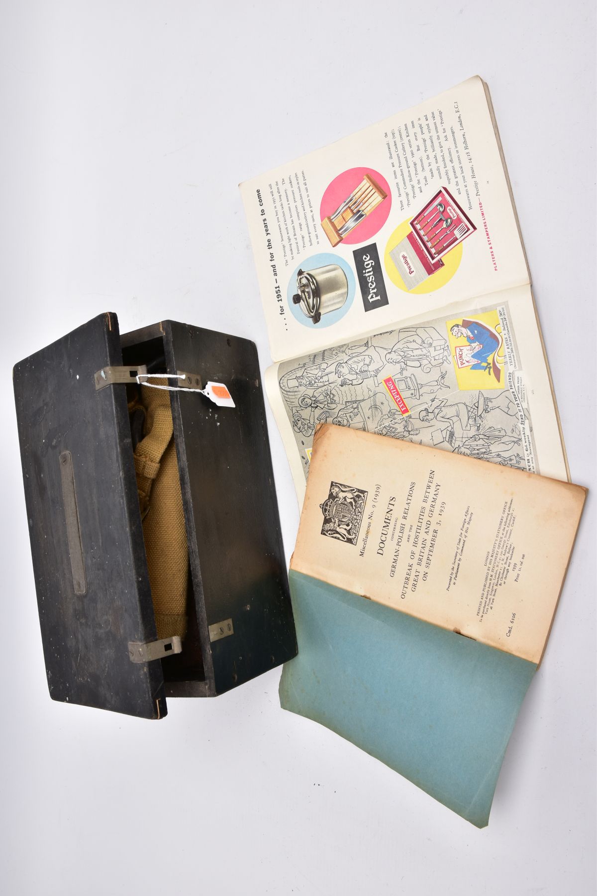 A BOXED 1944 DATED ADMIRALTY PATTERN 378A SIGNALLING LANTERN HETHER TYPE, together with book, issued - Image 5 of 7