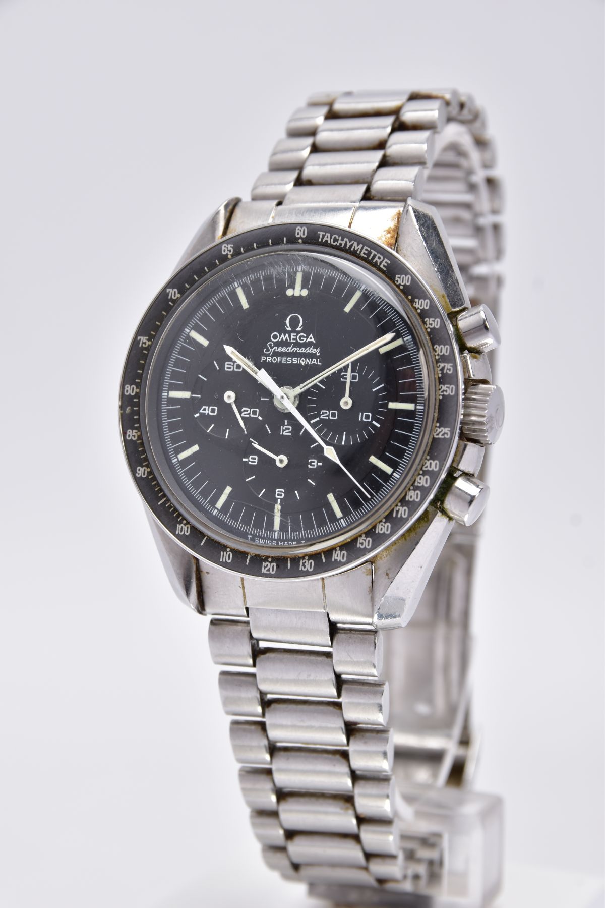 AN OMEGA SPEEDMASTER PROFESSIONAL MOONWATCH black dial with luminescent baton markers, black - Image 3 of 14