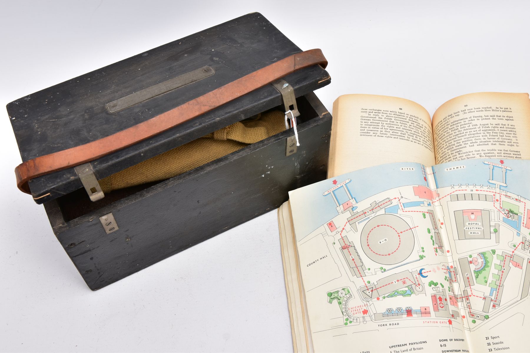 A BOXED 1944 DATED ADMIRALTY PATTERN 378A SIGNALLING LANTERN HETHER TYPE, together with book, issued - Image 7 of 7