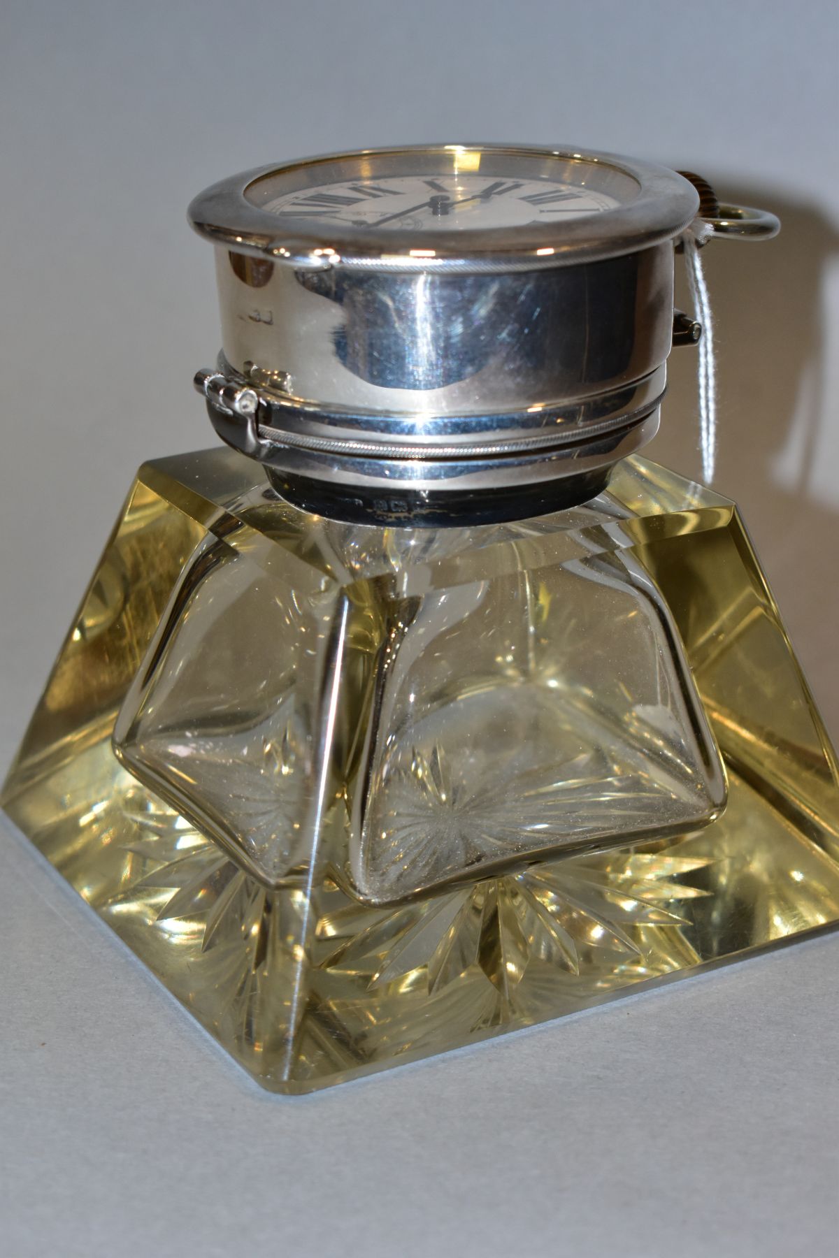 AN EDWARDIAN SILVER MOUNTED GLASS INKWELL/GOLIATH POCKET WATCH STAND, circa 1906, the hinged cover - Image 9 of 10