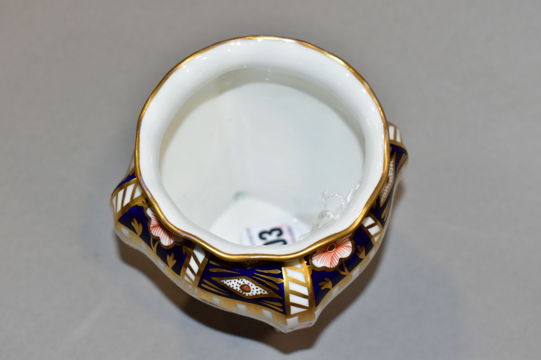 A ROYAL CROWN DERBY IMARI SQUARE FOOTED VASE, '6299' pattern, printed marks to base, height 9.5cm ( - Image 5 of 6