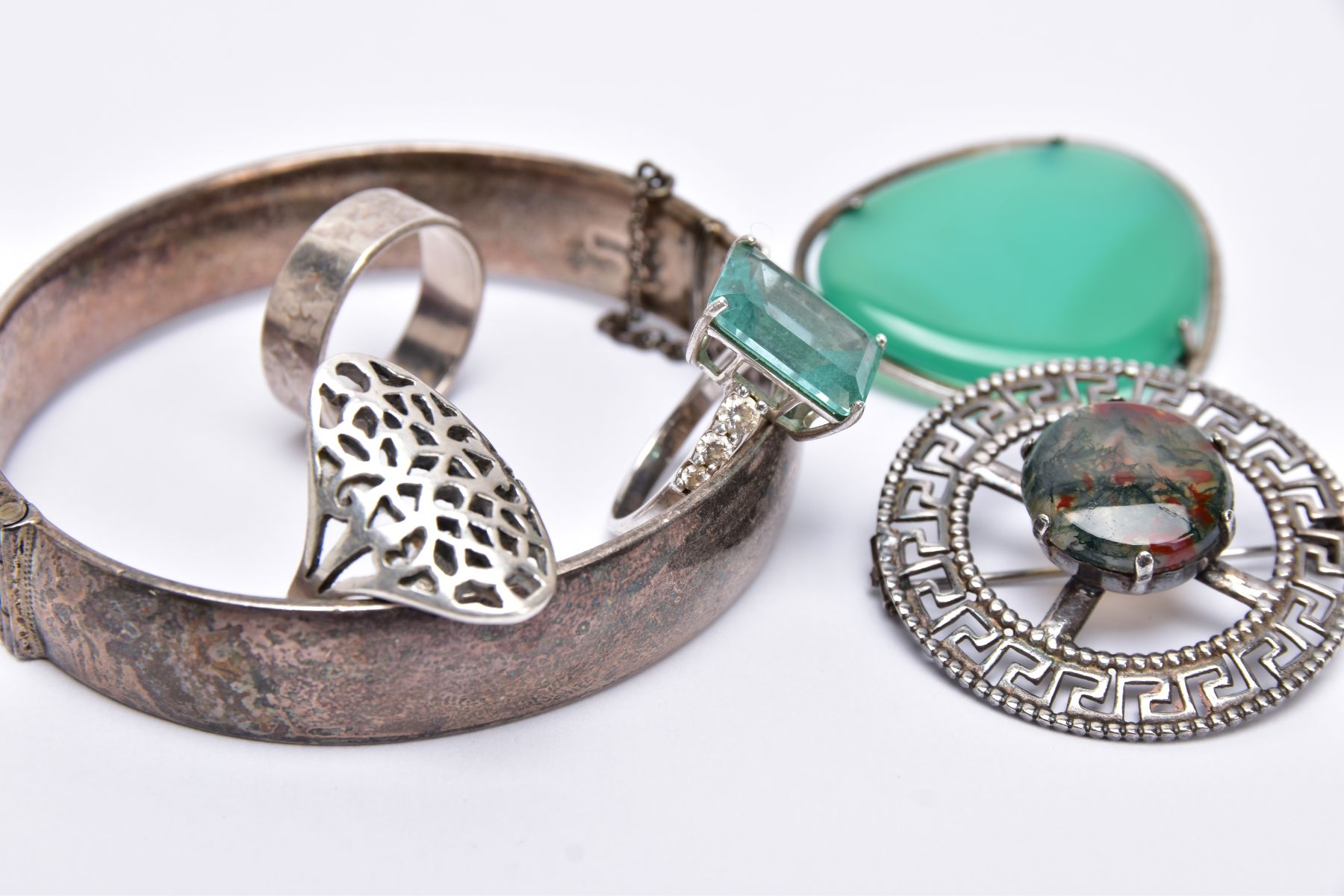 A SILVER BANGLE, BROOCHES AND THREE RINGS, the silver hinged bangle with a decorative foliate - Image 2 of 2