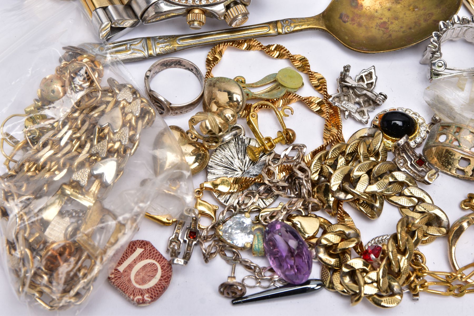 A BAG OF ASSORTED ITEMS, to include various pieces of costume jewellery such as white metal rings, - Image 2 of 4