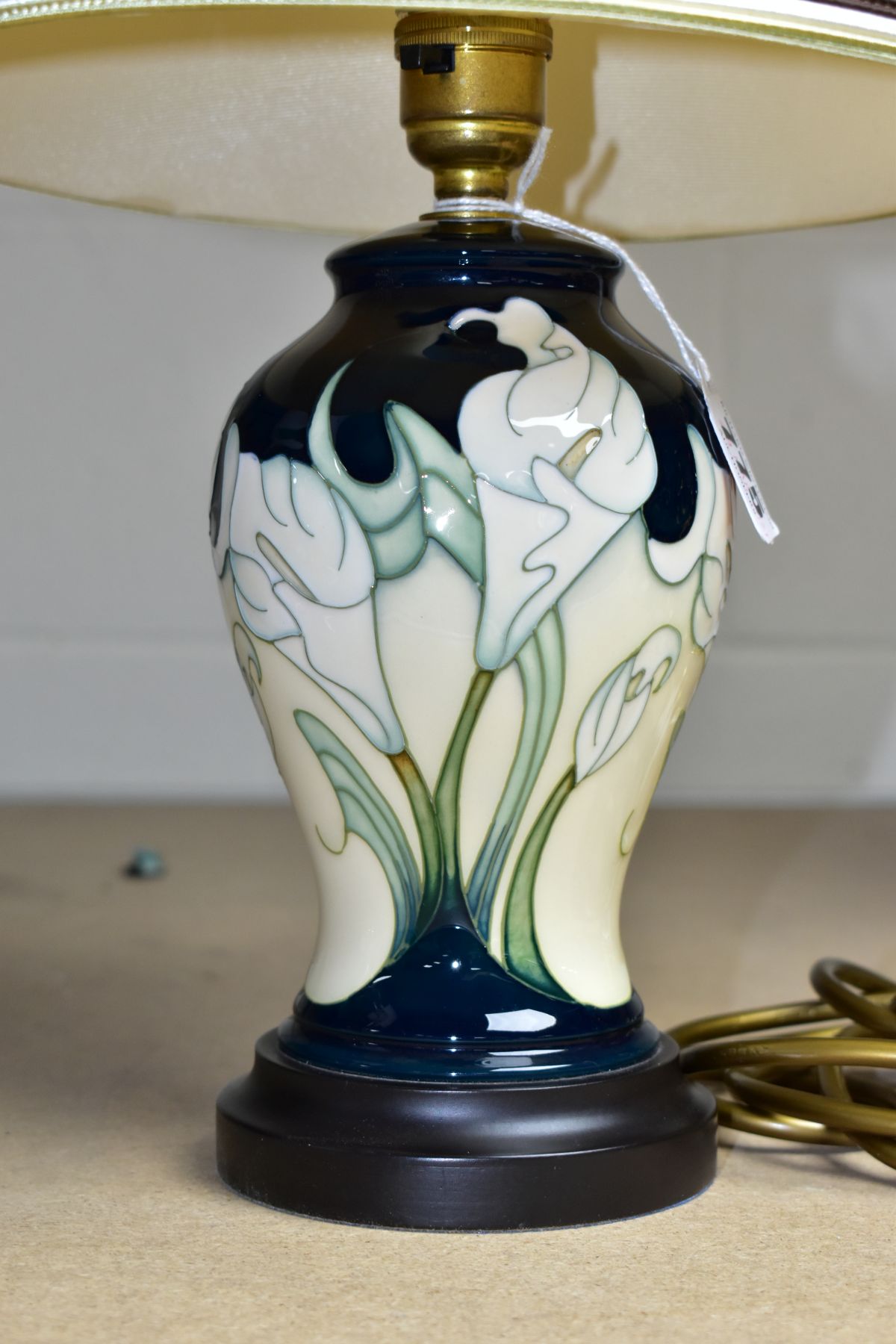A MOORCROFT TABLE LAMP WITH SHADE, decorated with white Cala Lilys against a cream and green ground, - Image 3 of 6