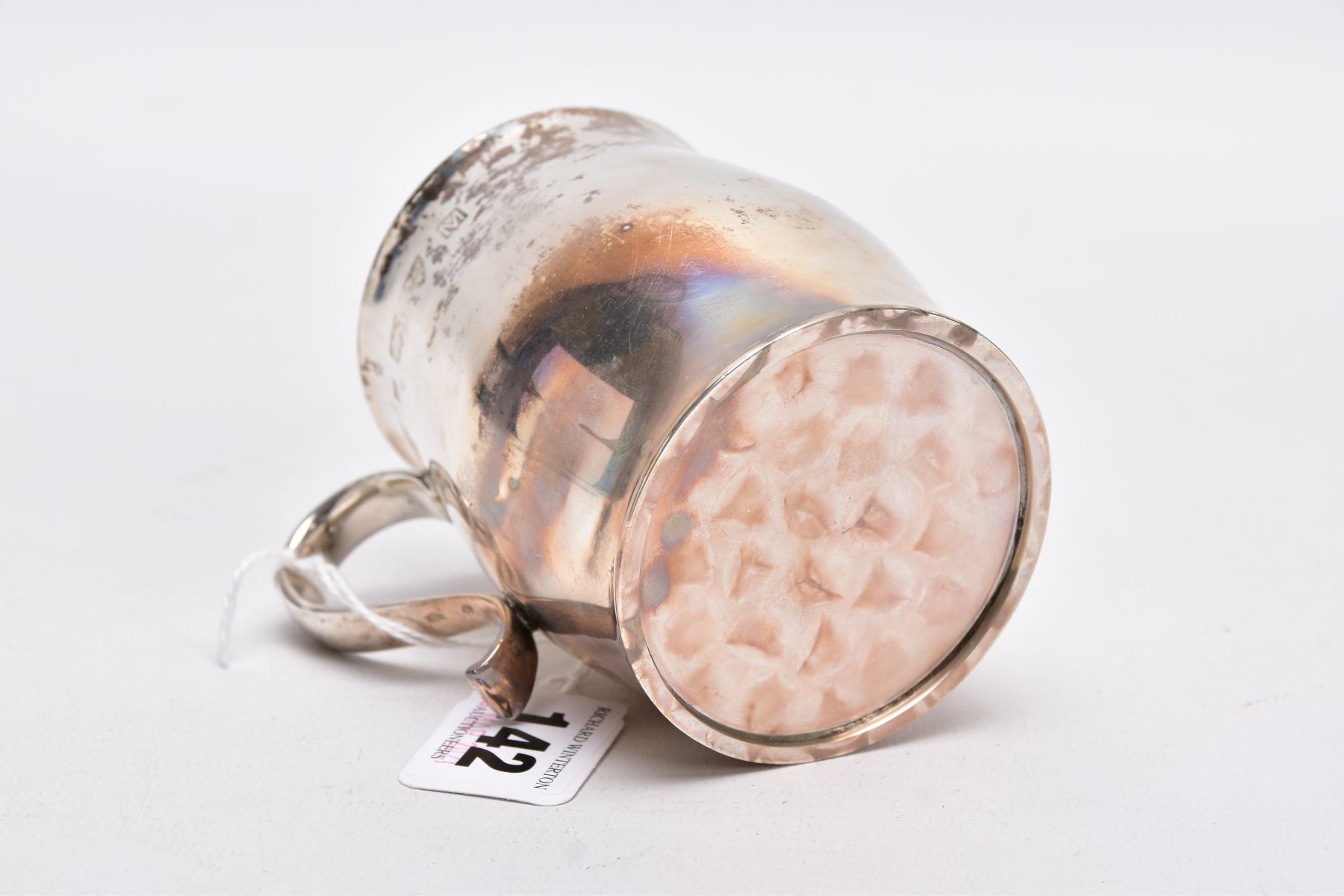 A SILVER HALF PINT TANKARD, of a bell shaped form, plain polished design with a scroll detailed - Image 5 of 6
