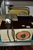 TWO VINTAGE RADIOS AND A BOX OF SINGLES RECORDS, comprising a Philips brown and cream bakelite cased