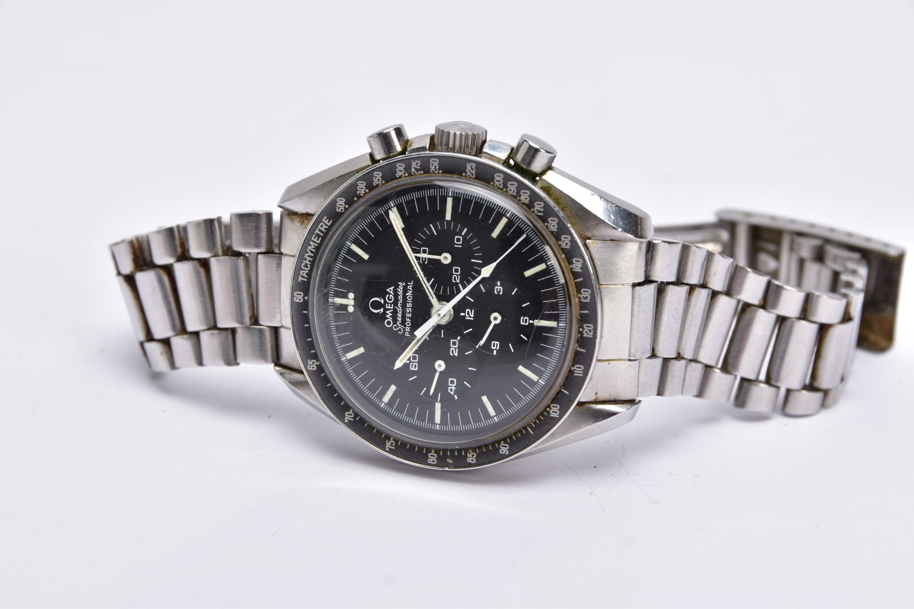 AN OMEGA SPEEDMASTER PROFESSIONAL MOONWATCH black dial with luminescent baton markers, black - Image 4 of 14