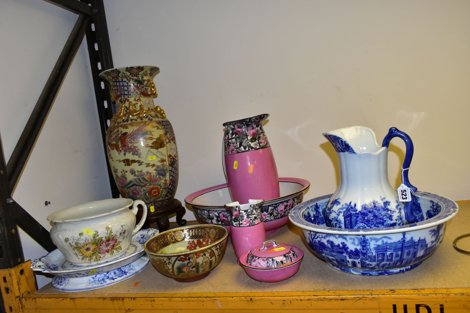 ASSORTED CERAMICS, comprising Victoria Ware Ironstone wash basin and jug, Wilkinson Royal