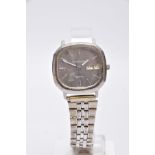 A GENTS OMEGA CONSTELLATION WRISTWATCH, silver rounded square dial signed 'Omega Constellation,