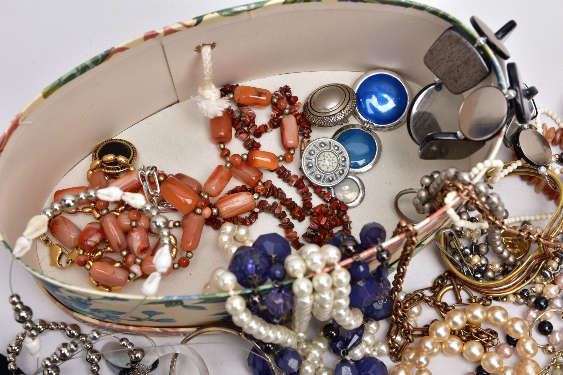 A BOX OF ASSORTED COSTUME JEWELLERY, to include a silver mother of pearl and onyx bangle, hallmarked - Image 2 of 8