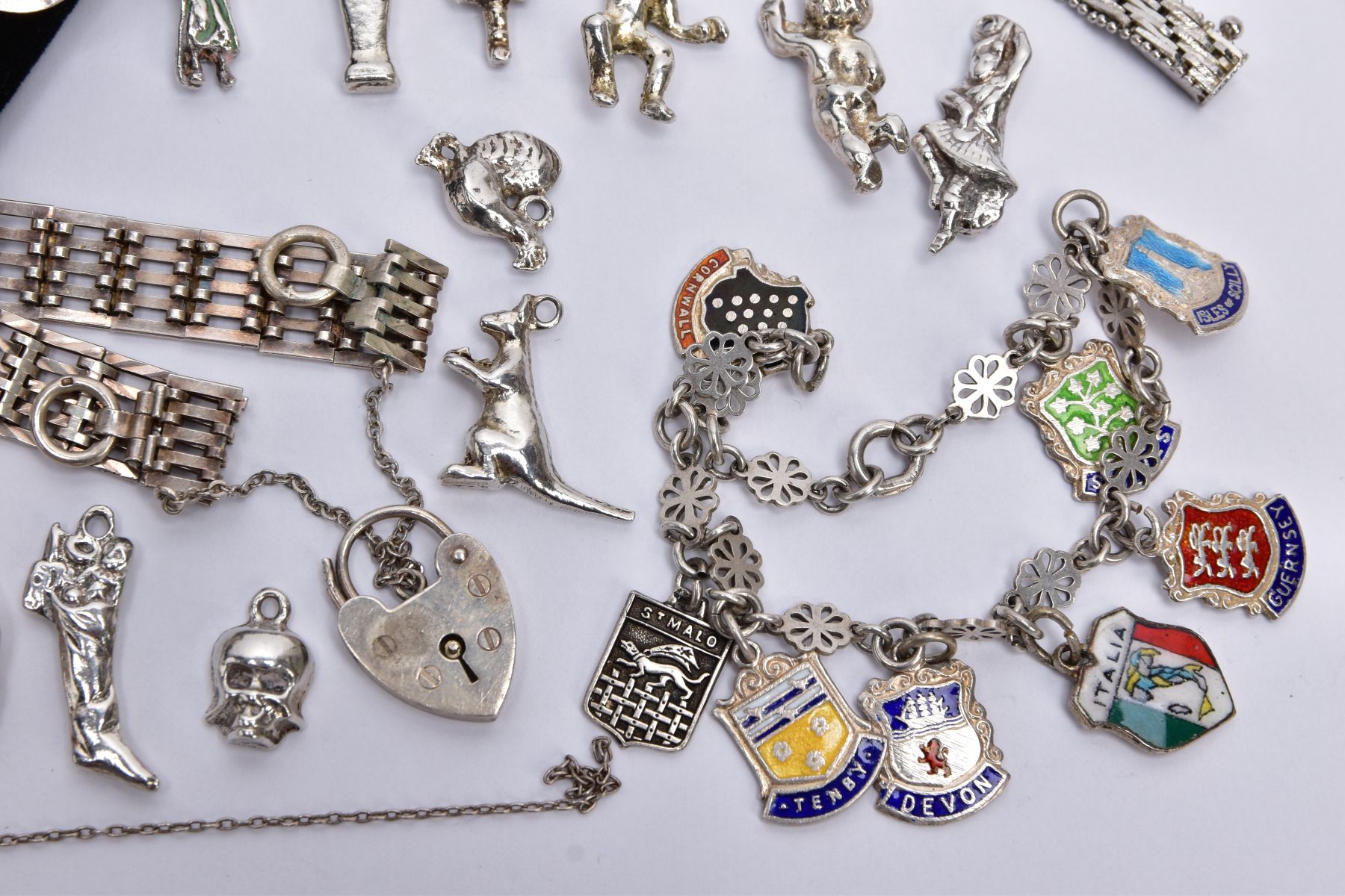A BAG OF ASSORTED WHITE METAL JEWELLERY, to include a silver gate bracelet, fitted with a heart - Image 2 of 4
