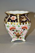 A ROYAL CROWN DERBY IMARI SQUARE FOOTED VASE, '6299' pattern, printed marks to base, height 9.5cm (