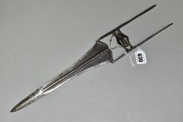 AN ANTIQUE INDIAN KATAR PUNCH DAGGER, blade length 26.5cm, overall length 44cm