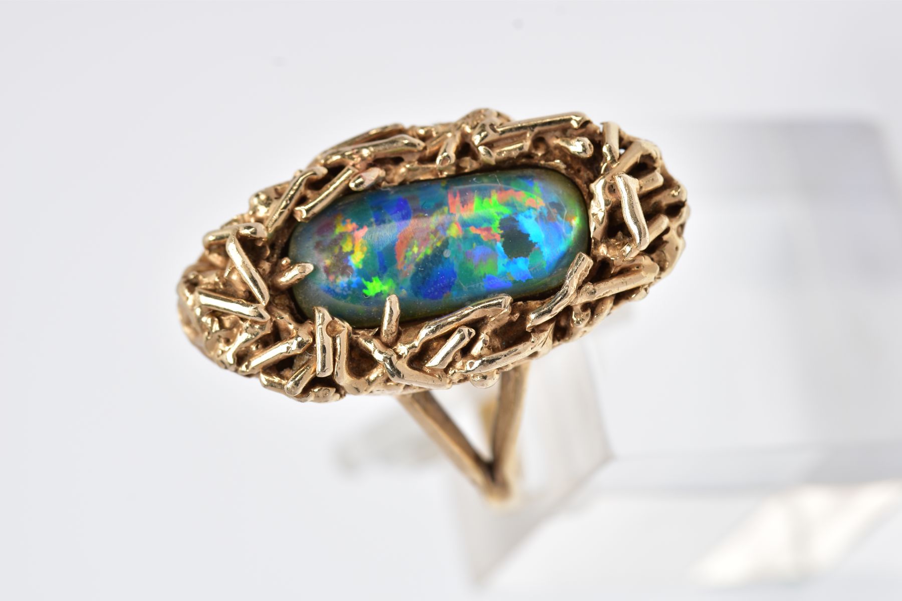 A MODERNIST STYLE OPAL TRIPLET RING, head measuring approximately 25.0mm x 15.0mm, ring size K½, - Image 4 of 4