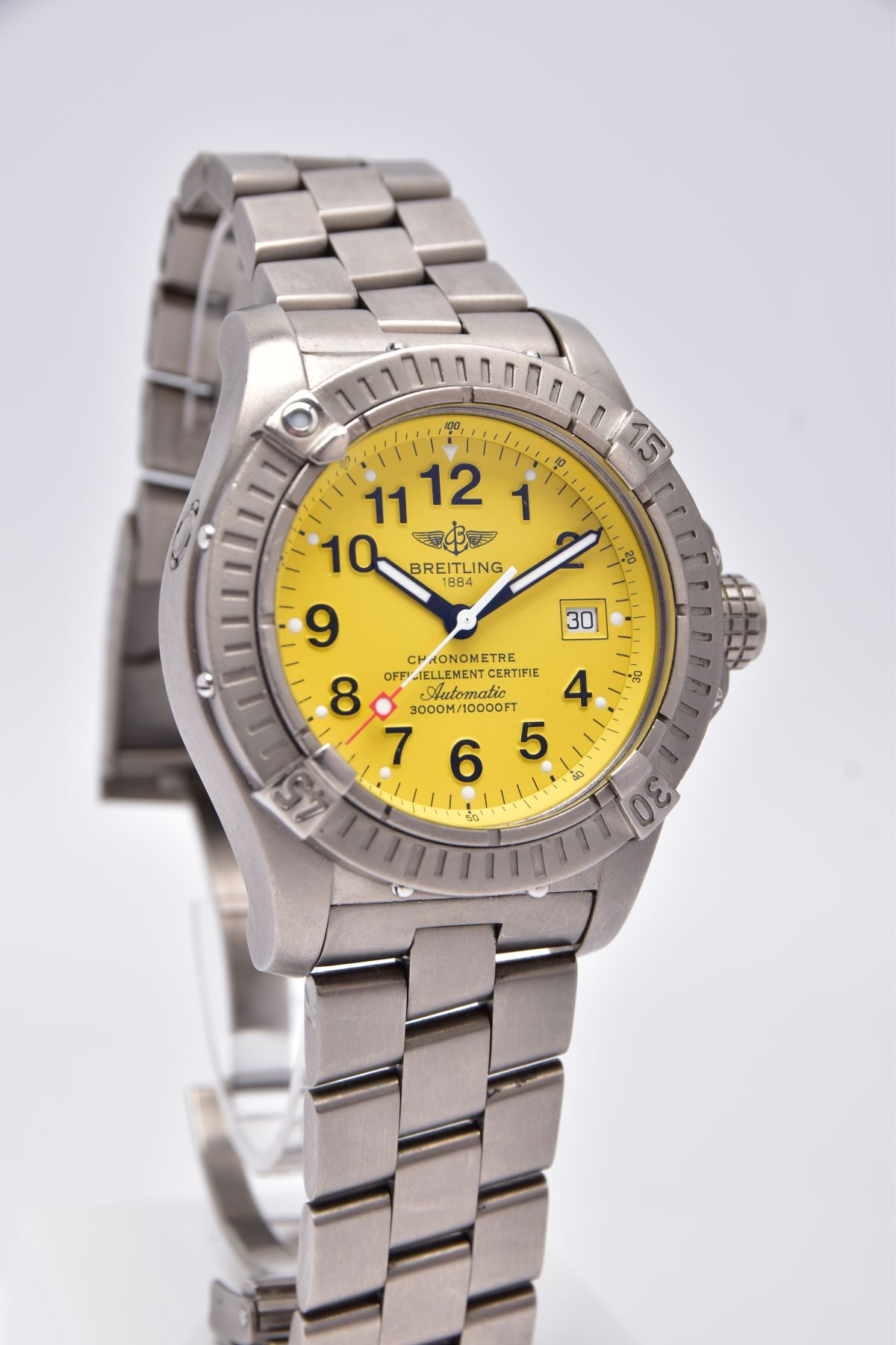 A BREITLING AVENGER SEAWOLF AUTOMATIC WRISTWATCH, black Arabic numeral to the yellow dial, date - Image 5 of 13