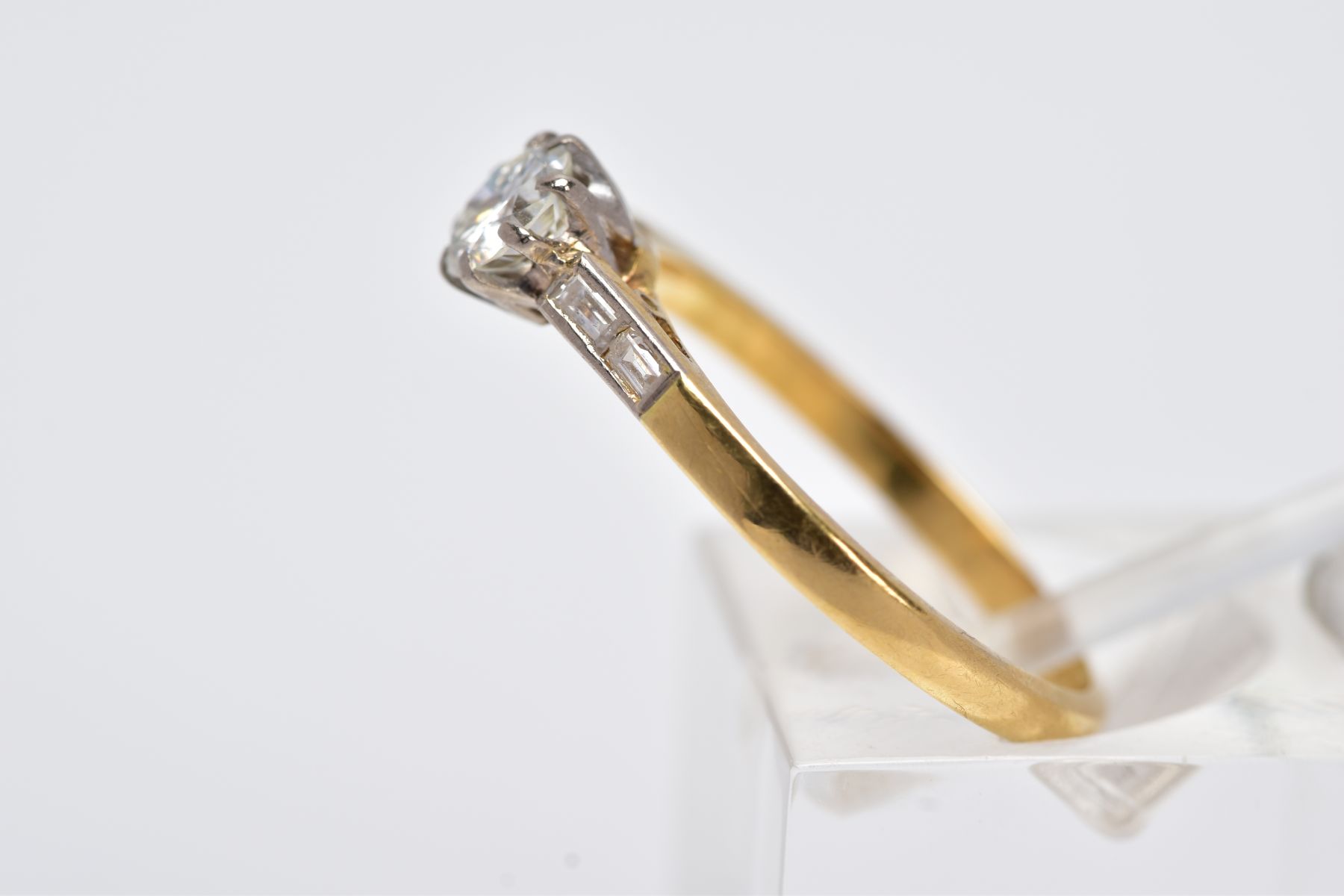 A DIAMOND SINGLE STONE RING with trap cut diamond shoulders, estimated round brilliant cut weight - Image 2 of 4