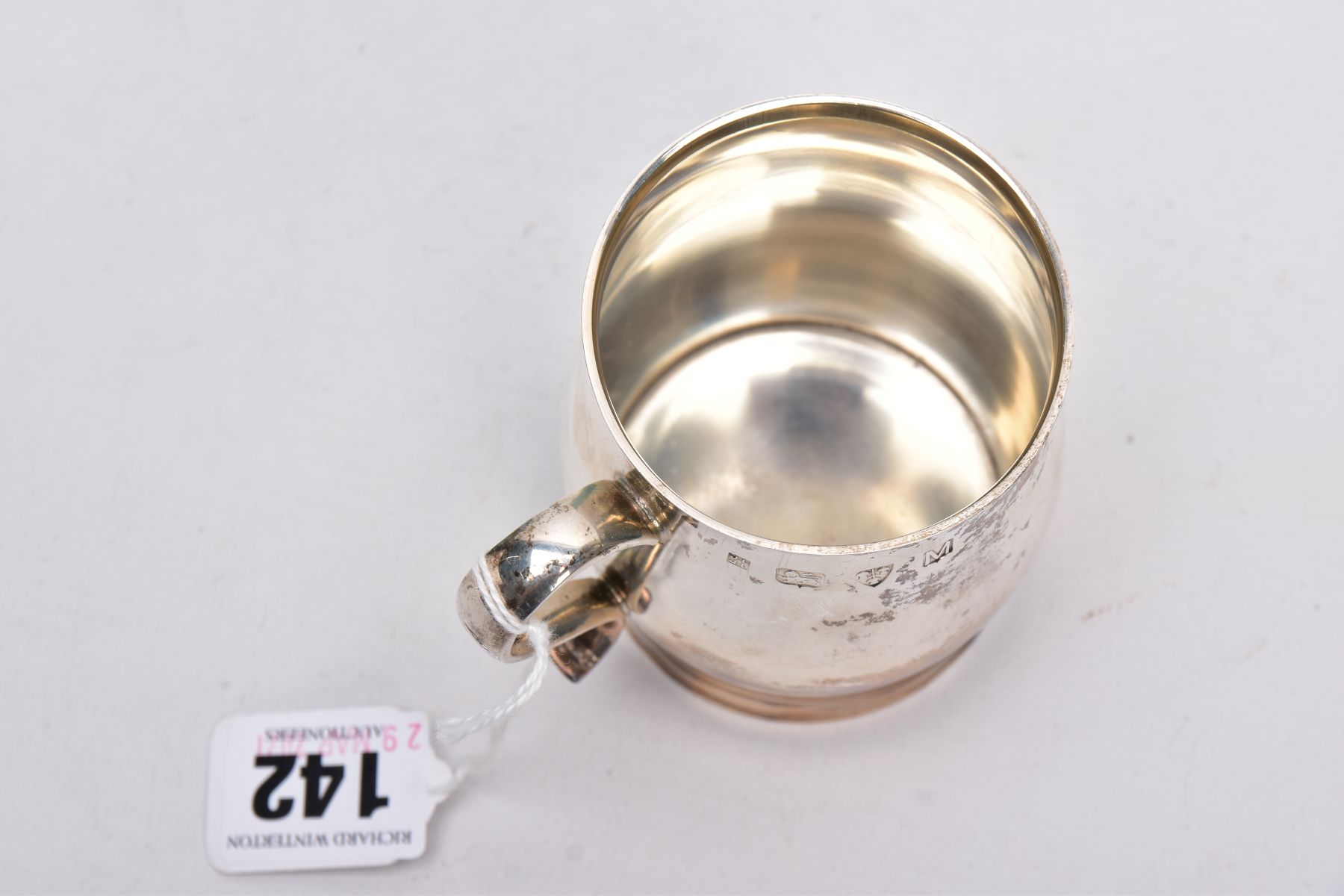 A SILVER HALF PINT TANKARD, of a bell shaped form, plain polished design with a scroll detailed - Image 4 of 6