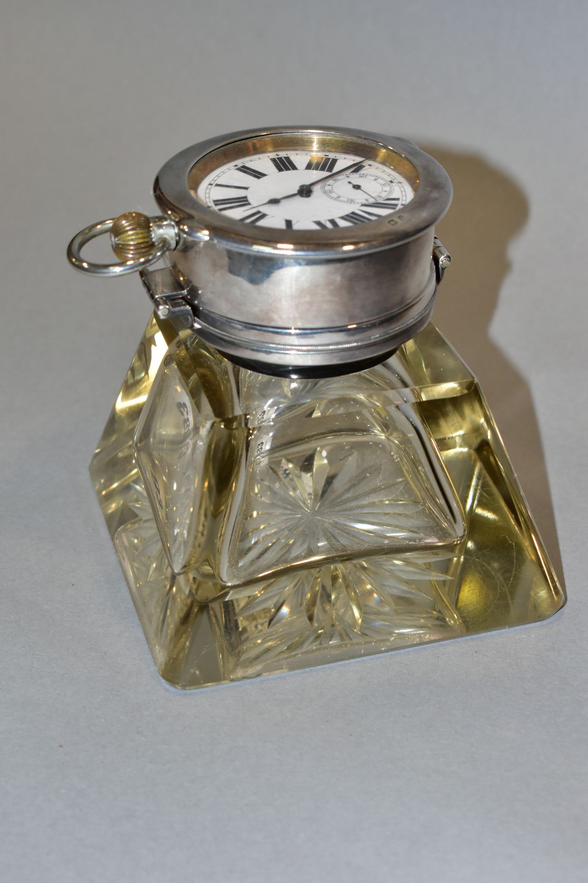 AN EDWARDIAN SILVER MOUNTED GLASS INKWELL/GOLIATH POCKET WATCH STAND, circa 1906, the hinged cover - Image 10 of 10