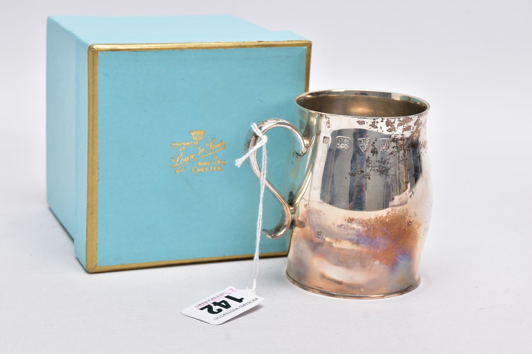 A SILVER HALF PINT TANKARD, of a bell shaped form, plain polished design with a scroll detailed - Image 2 of 6