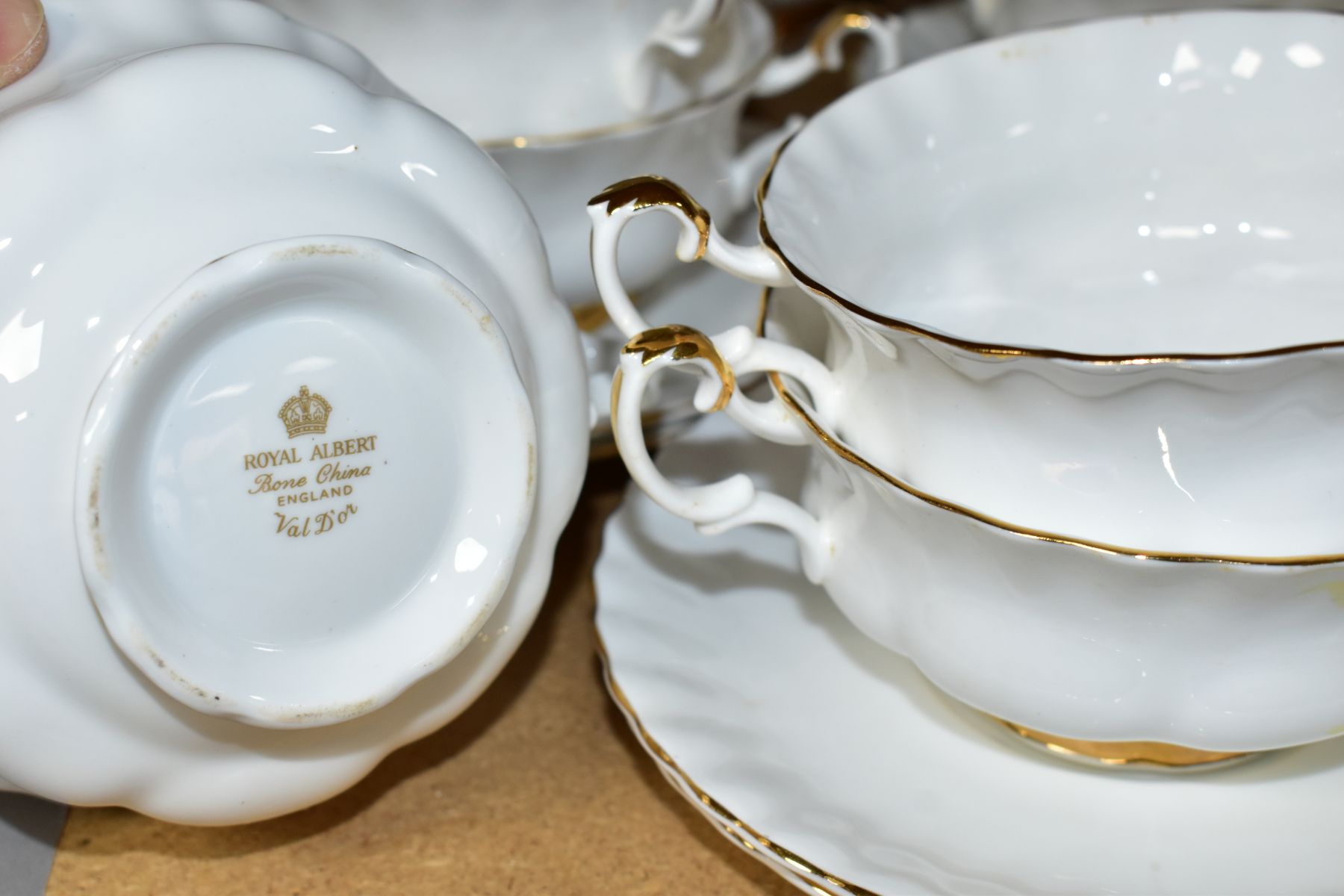 A ROYAL ALBERT VAL D'OR PART DINNER SERVICE, comprising seven soup bowls and six saucers, an oval - Image 7 of 7