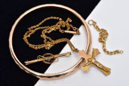A SELECTION OF YELLOW METAL JEWELLERY, to include a bar brooch set with a blue paste within a scroll