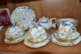 A ROYAL DOULTON EARLY 20TH CENTURY OCTAGONAL BONE CHINA PRINTED AND PAINTED TEA AND FRUIT SET,