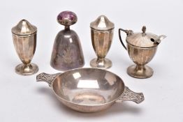 A SELECTION OF SILVER ITEMS, to include circular dish fitted with two detailed handles,