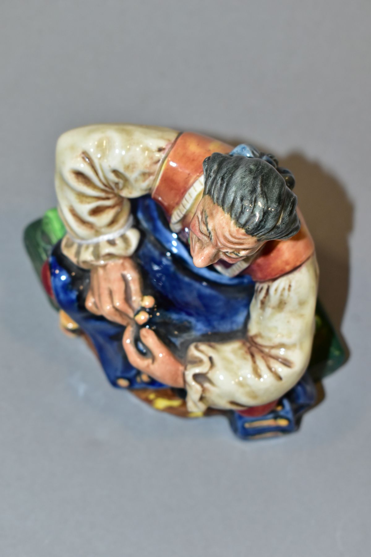 A ROYAL DOULTON FIGURE 'Tailor' HN2174 - Image 6 of 7
