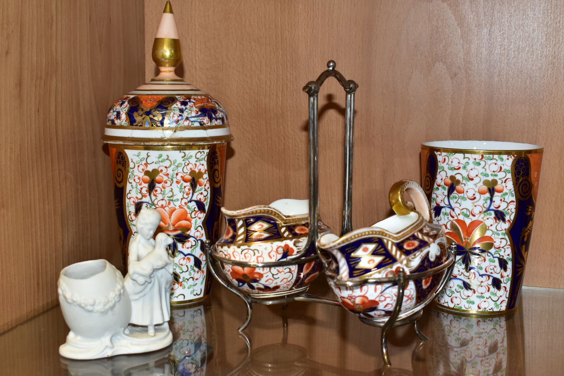 A GROUP OF 19TH CENTURY BRITISH AND CONTINENTAL CERAMICS, including a pair of Davenport Imari - Image 8 of 23