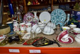 A GROUP OF ASSORTED CERAMICS, GLASS AND METALWARES, including Royal Albert Lady Carlyle mugs,