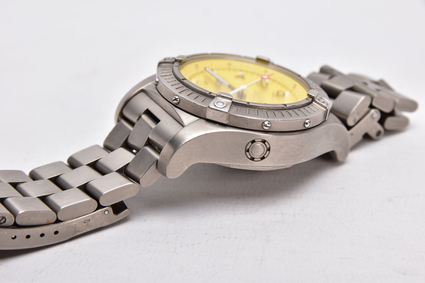 A BREITLING AVENGER SEAWOLF AUTOMATIC WRISTWATCH, black Arabic numeral to the yellow dial, date - Image 12 of 13