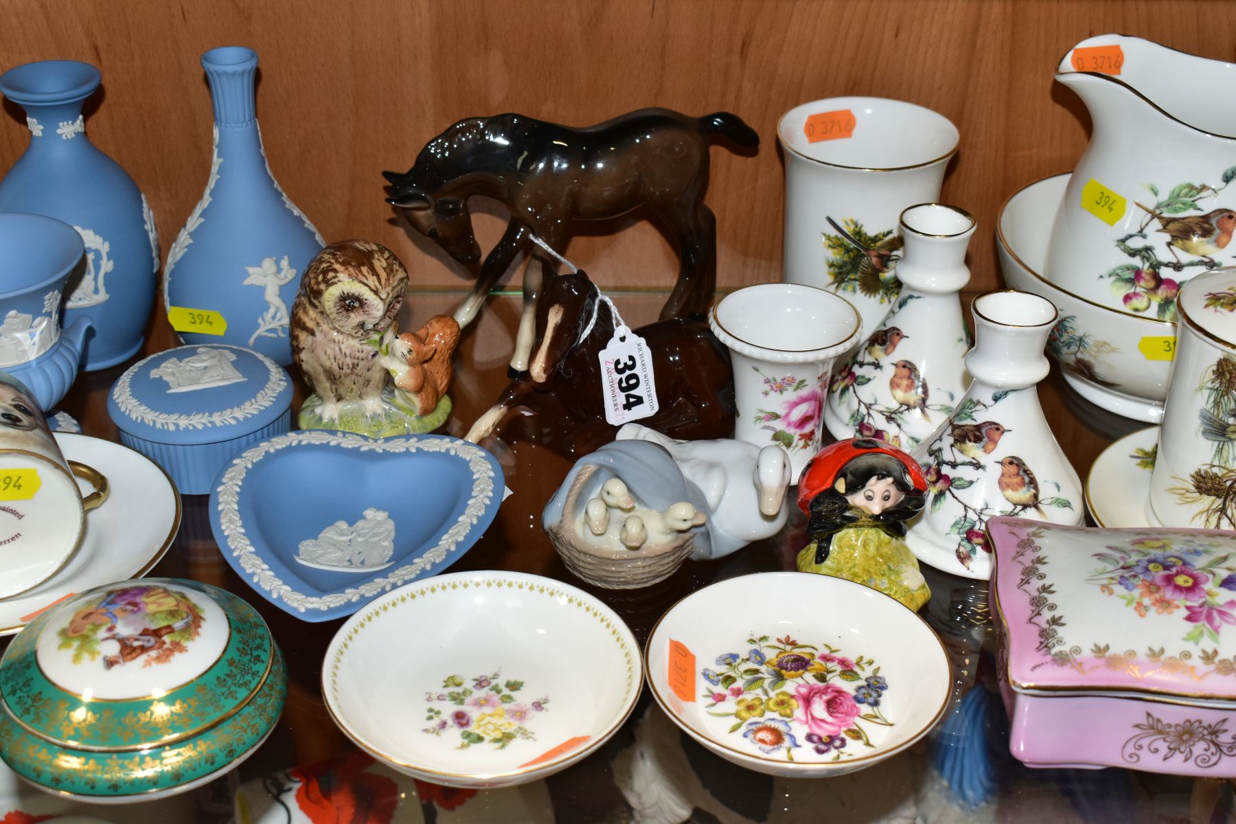 A GROUP OF CERAMICS, to include Beswick Foal (lying) No 915 and Foal (large, head down) No 947, both