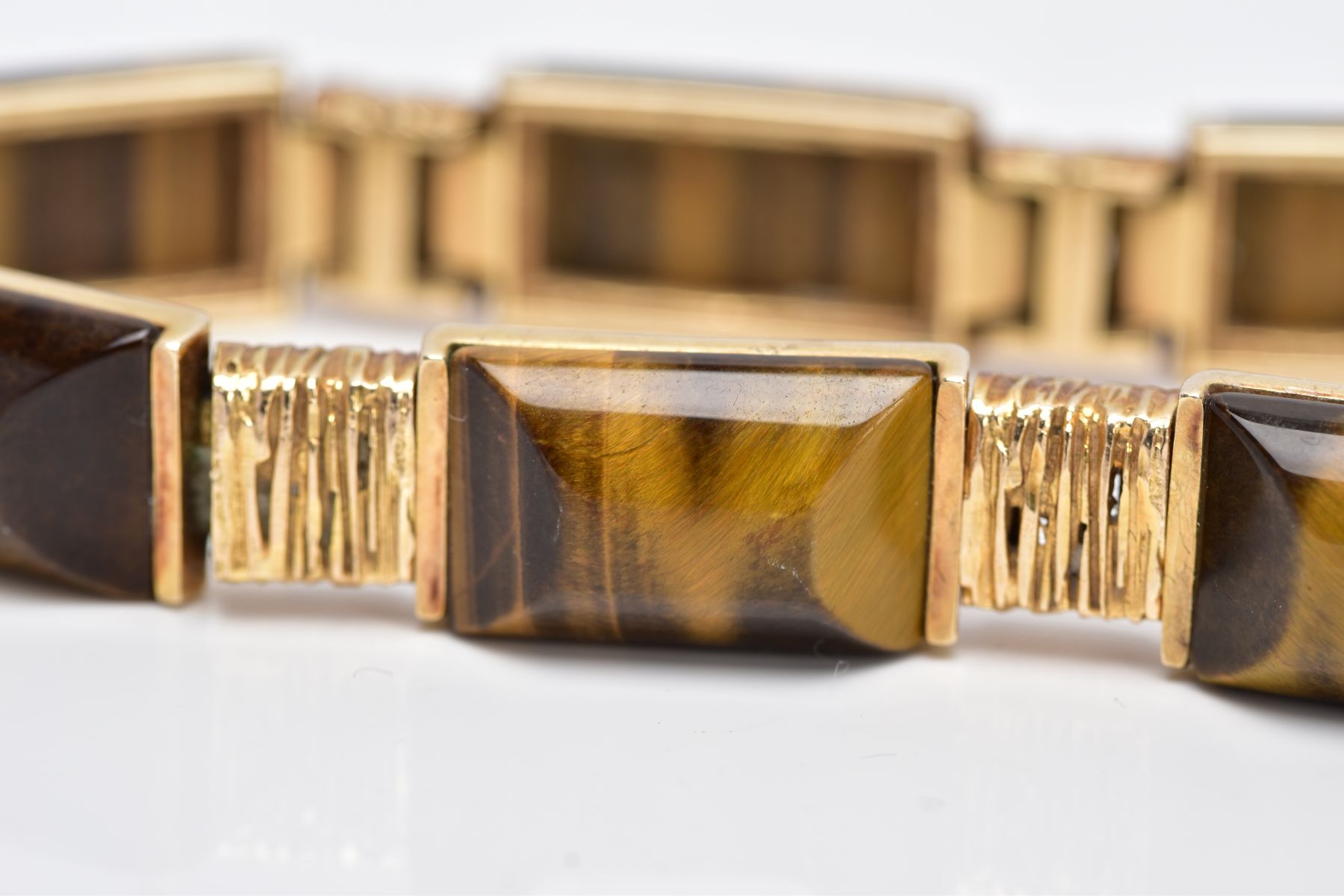 A 9CT GOLD TIGERS EYE LINE BRACELET, designed with seven rectangular shaped links set with - Image 3 of 5