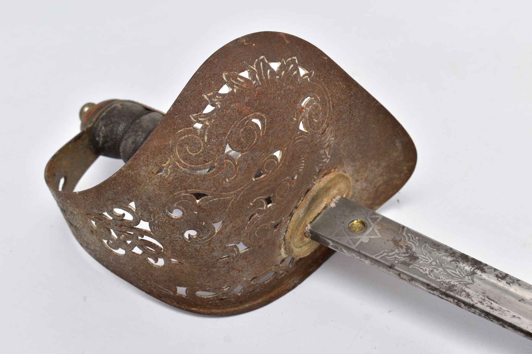 A GEORGE V BRITISH INFANTRY OFFICERS SWORD AND BROWN LEATHER SCABBARD, the blade length is - Image 15 of 17