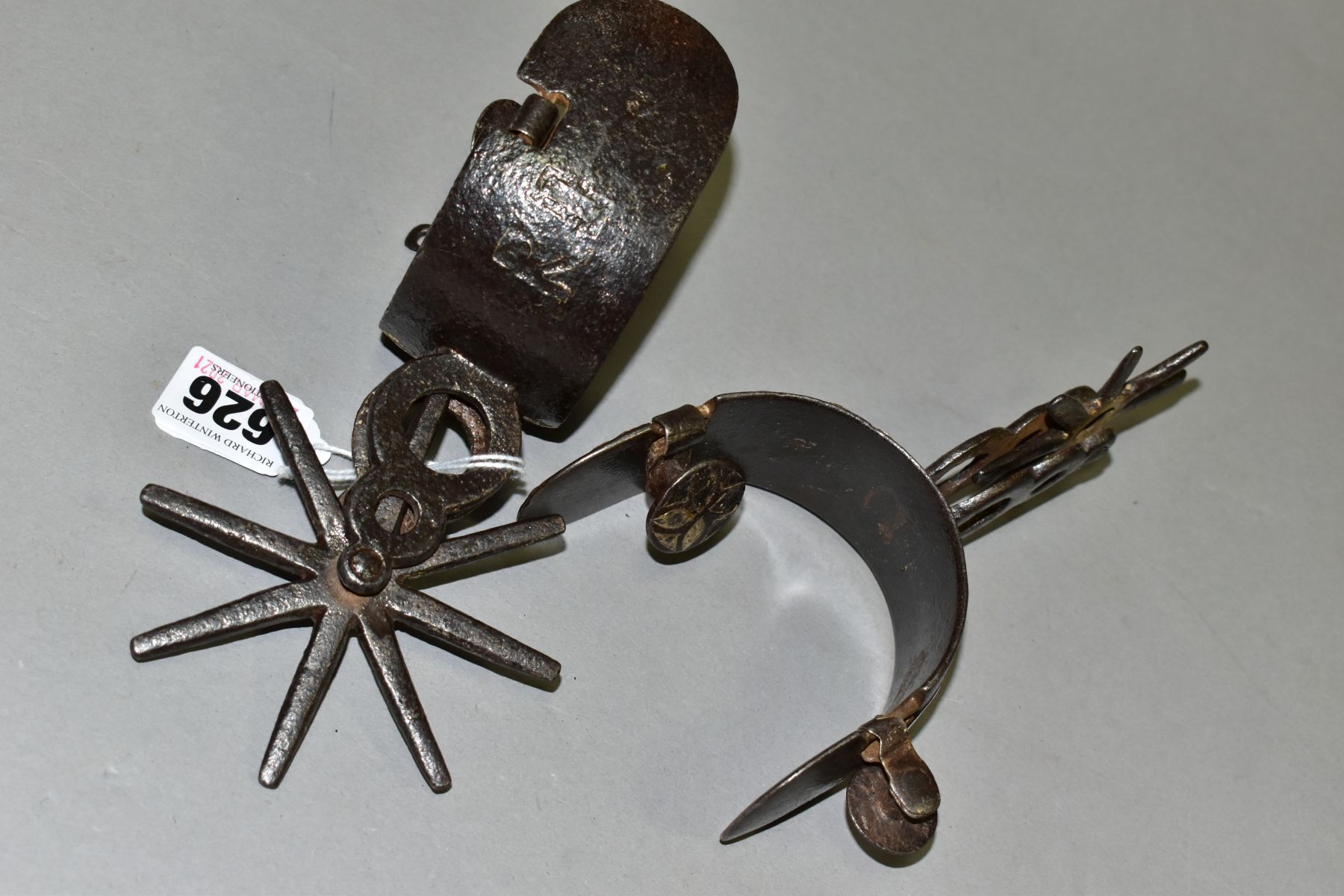 A PAIR OF SOUTH AMERICAN SILVER OVERLAID GAUCHO SPURS (2) - Image 5 of 6