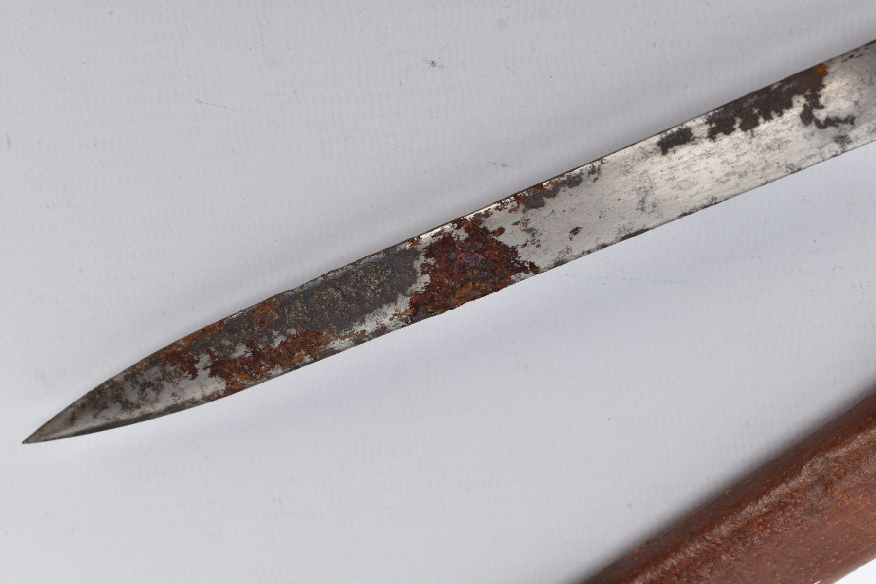 A GEORGE V BRITISH INFANTRY OFFICERS SWORD AND BROWN LEATHER SCABBARD, the blade length is - Image 11 of 17