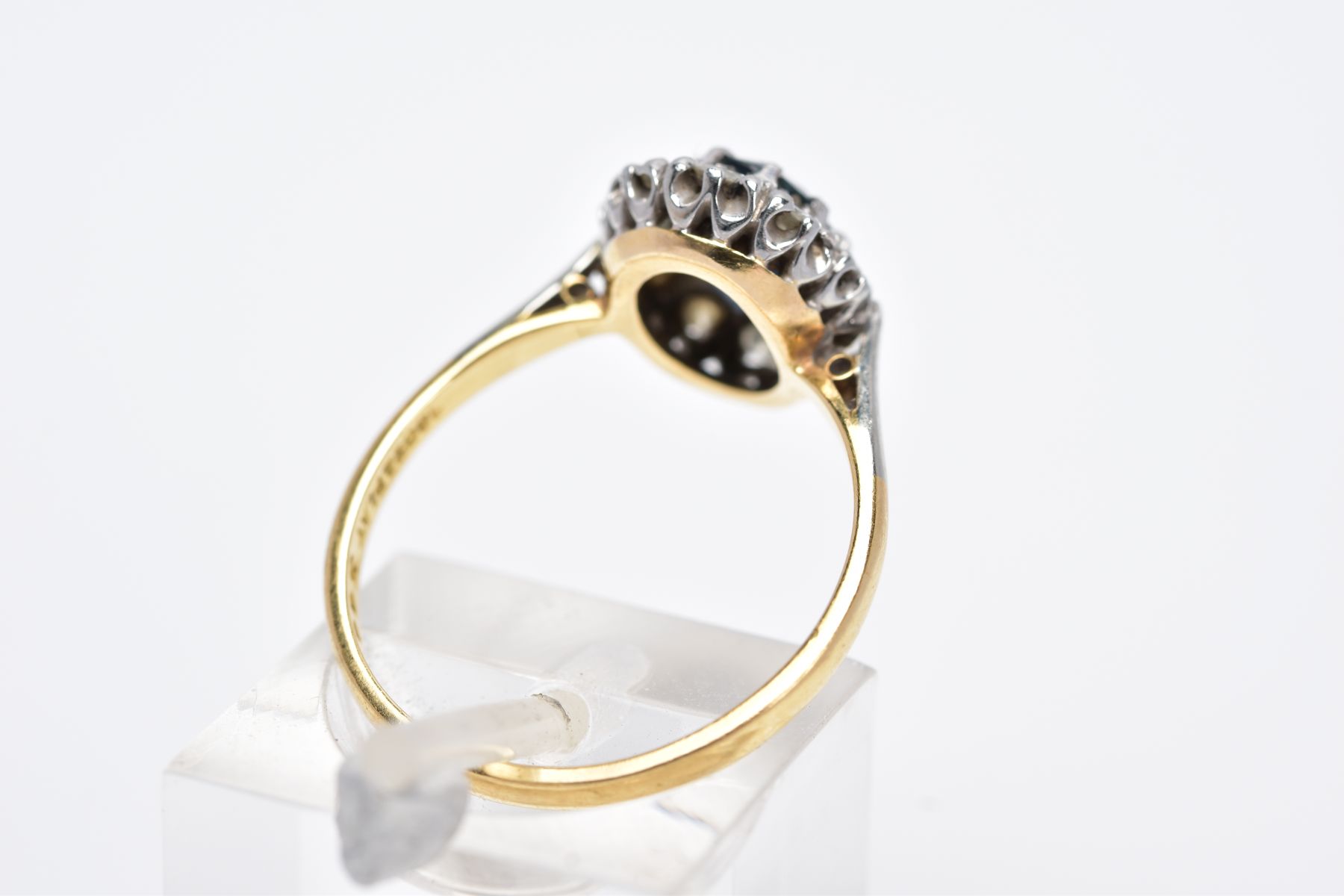 A YELLOW METAL SAPPHIRE AND DIAMOND CLUSTER RING, designed with an oval cut claw set blue sapphire - Image 3 of 3