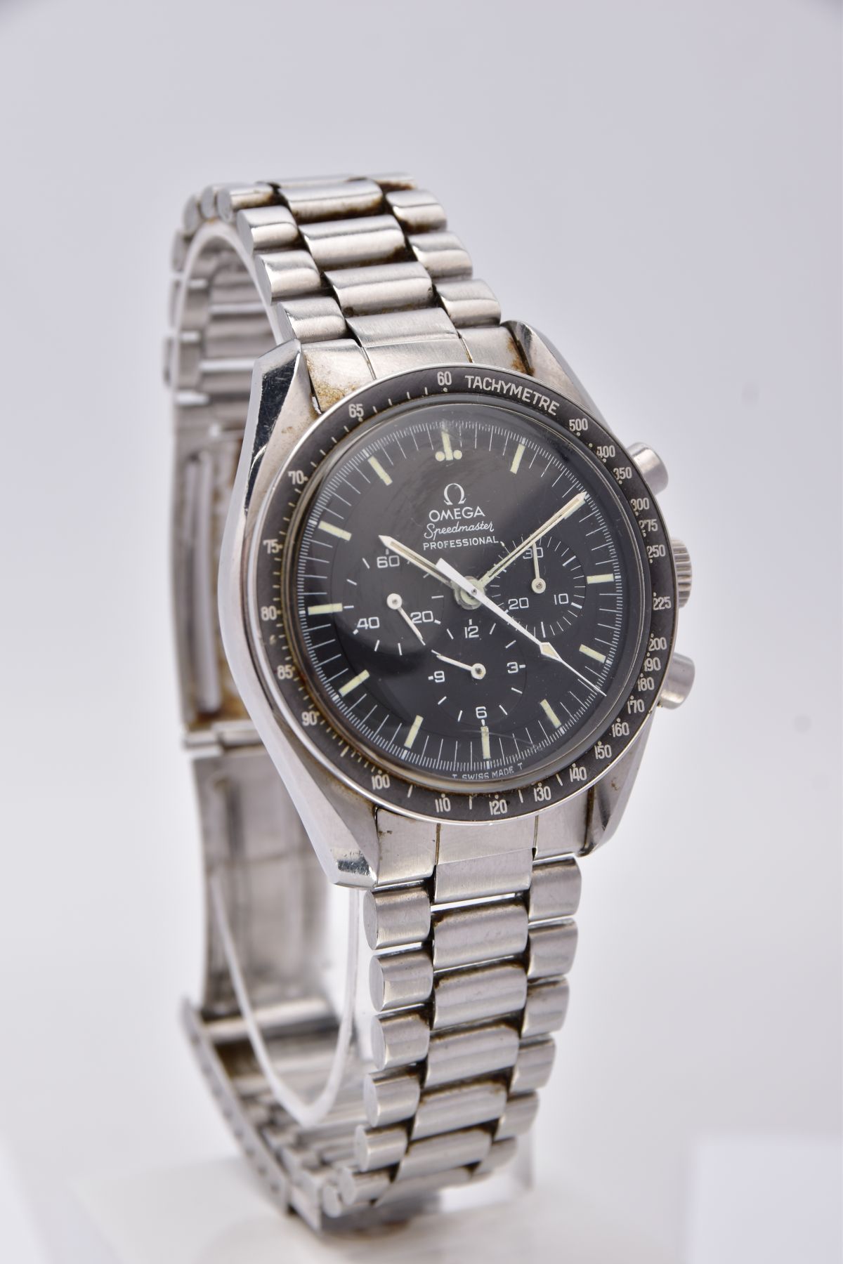 AN OMEGA SPEEDMASTER PROFESSIONAL MOONWATCH black dial with luminescent baton markers, black - Image 2 of 14