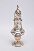 AN EDWARDIAN SILVER SUGAR SIFTER, measuring 190mm in height, hallmarked silver, Birmingham 1904,