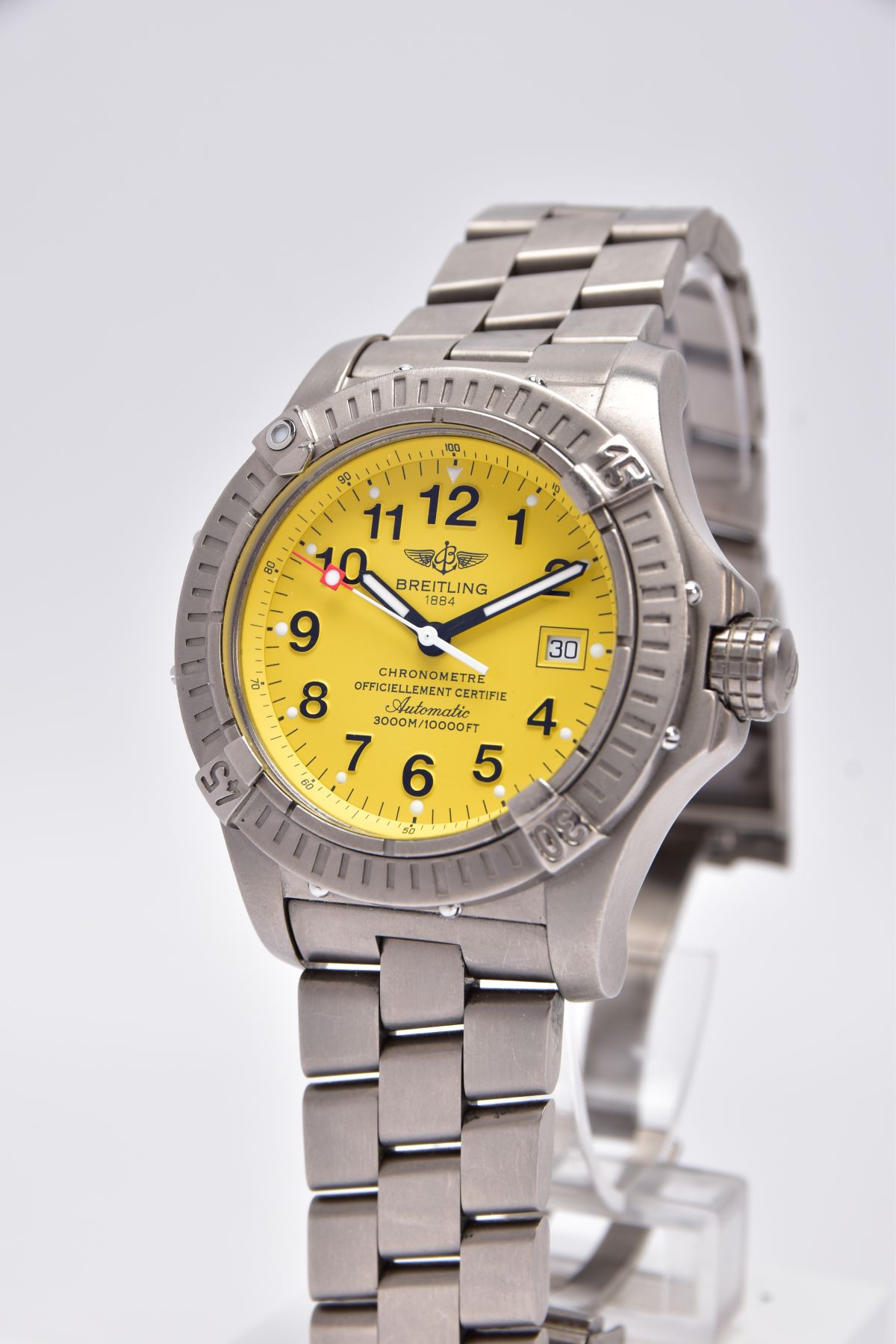 A BREITLING AVENGER SEAWOLF AUTOMATIC WRISTWATCH, black Arabic numeral to the yellow dial, date - Image 6 of 13