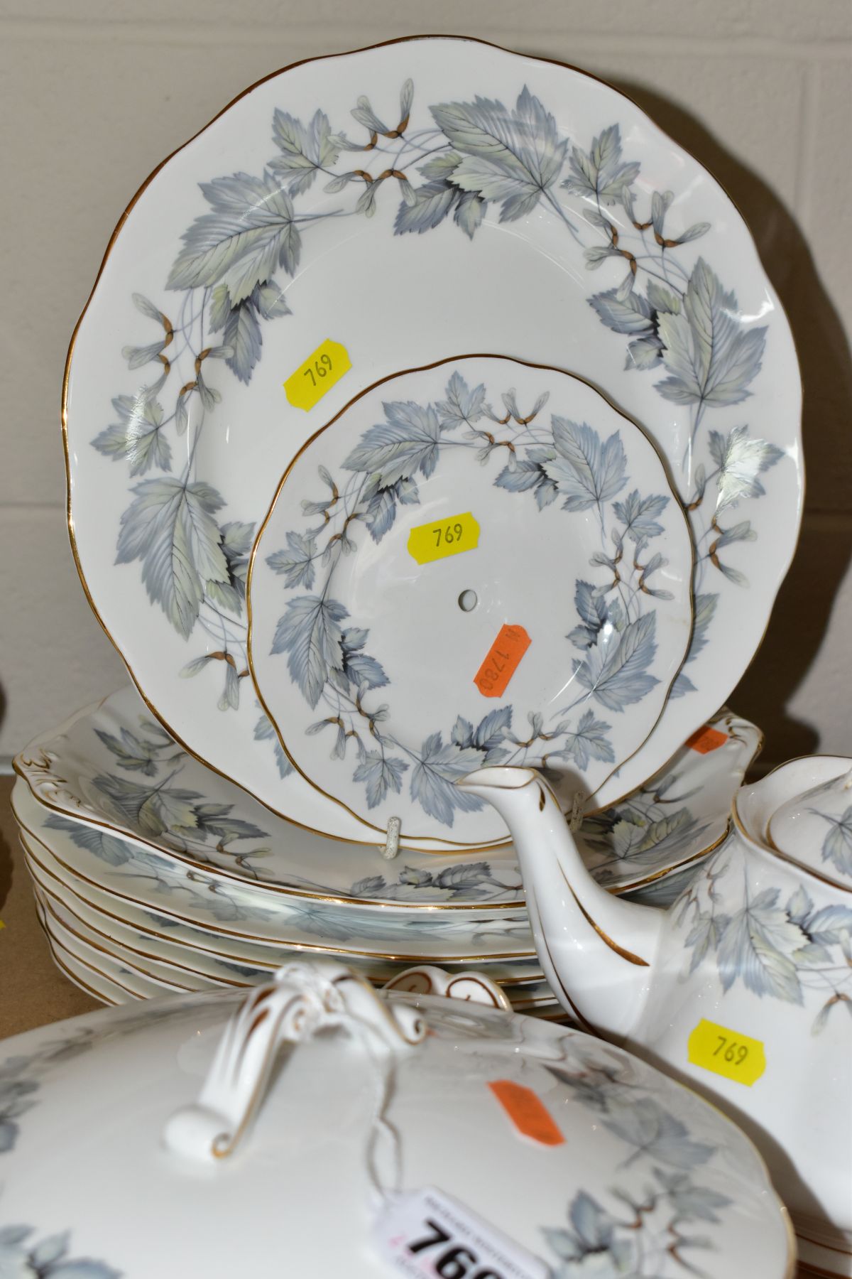 A ROYAL ALBERT SILVER MAPLE DINNER SERVICE, primarily for six settings with extras of some pieces, - Image 8 of 14