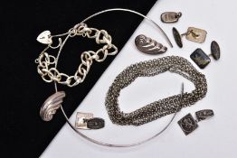 A QUANTITY OF WHITE METAL JEWELLERY, to include a pair of hollow white metal shell shaped earrings