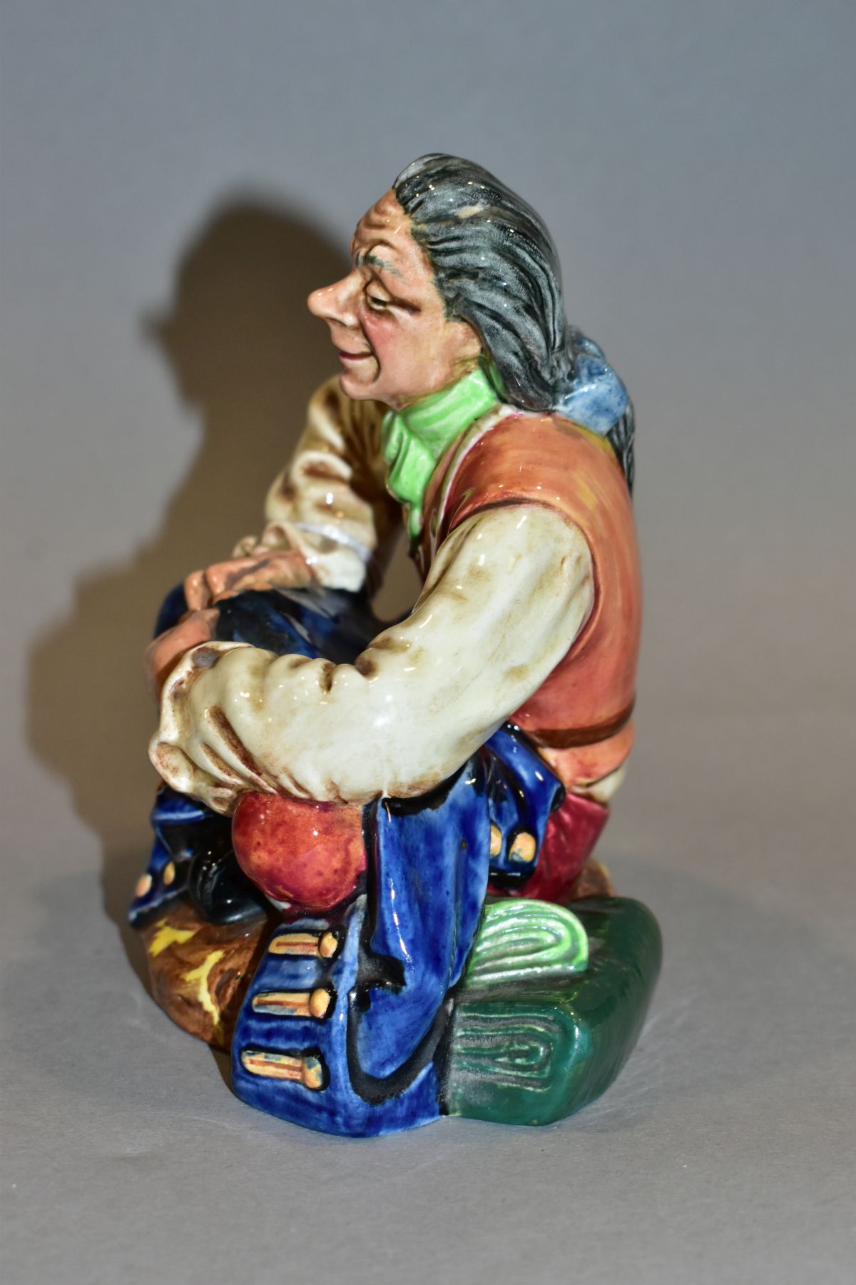 A ROYAL DOULTON FIGURE 'Tailor' HN2174 - Image 2 of 7