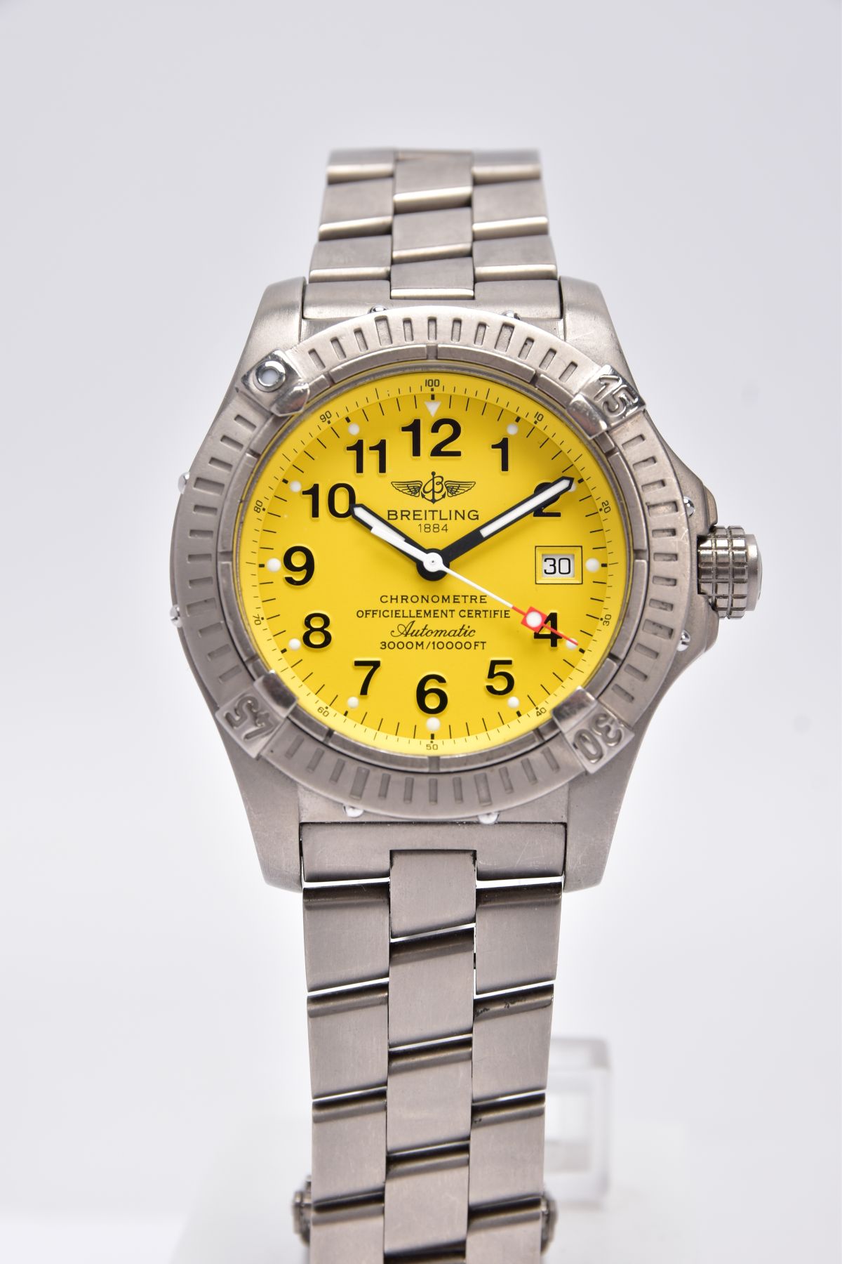 A BREITLING AVENGER SEAWOLF AUTOMATIC WRISTWATCH, black Arabic numeral to the yellow dial, date - Image 4 of 13