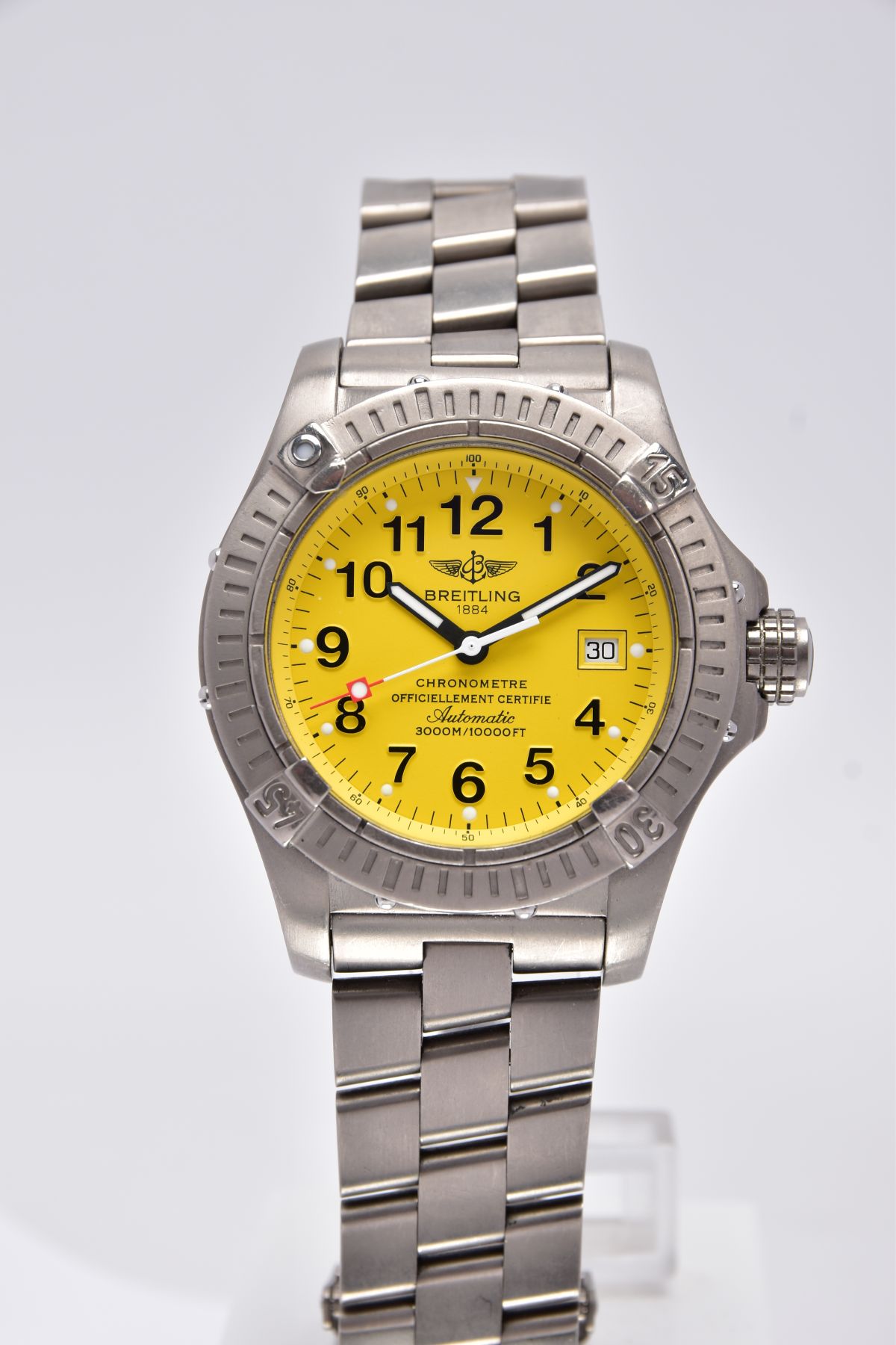 A BREITLING AVENGER SEAWOLF AUTOMATIC WRISTWATCH, black Arabic numeral to the yellow dial, date - Image 7 of 13