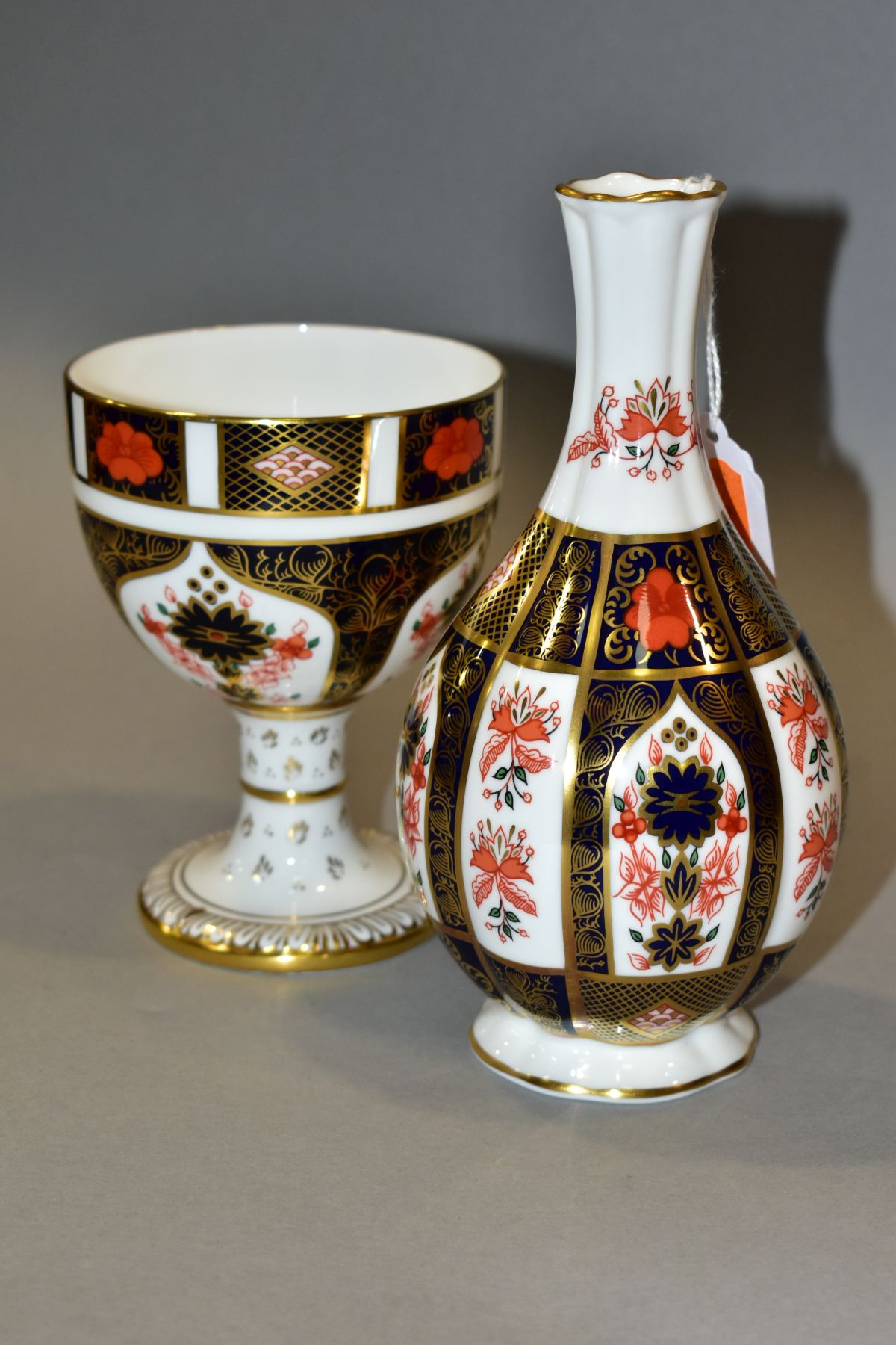 TWO ROYAL CROWN DERBY IMARI ITEMS, comprising 'Old Imari 1128' Orchid vase, printed factory mark and - Image 2 of 8