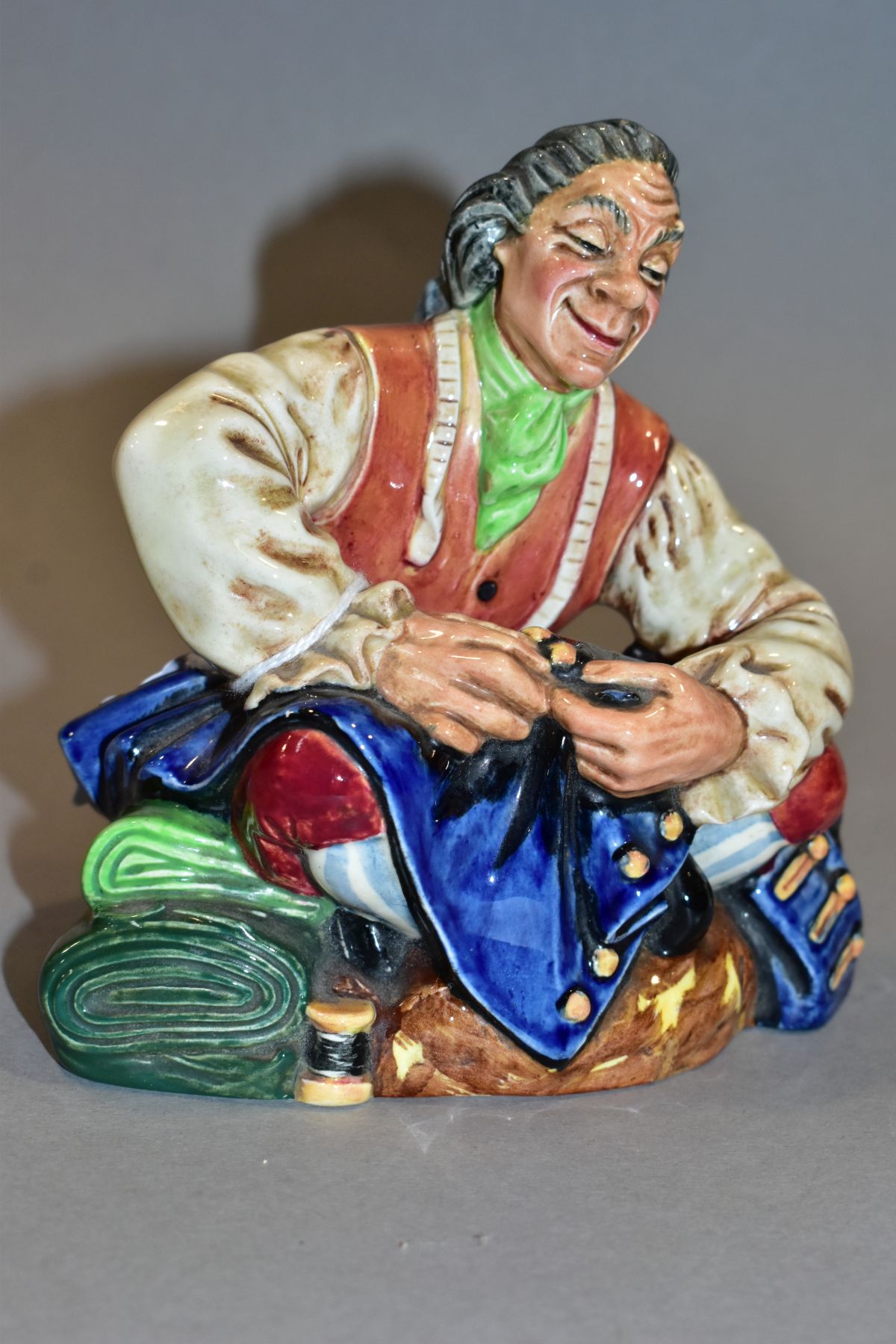 A ROYAL DOULTON FIGURE 'Tailor' HN2174 - Image 5 of 7